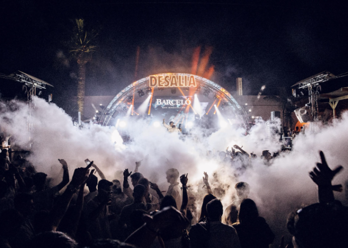 De “Gasolina” a “Fiebre”: así suena la playlist definitiva para que el mood fiesta no decaiga