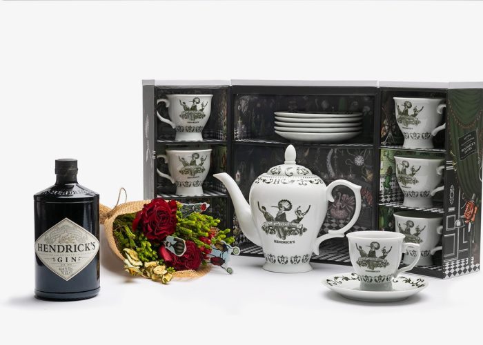 El juego de té y el ramo de flores más original para madres inusuales que se lo merecen todo