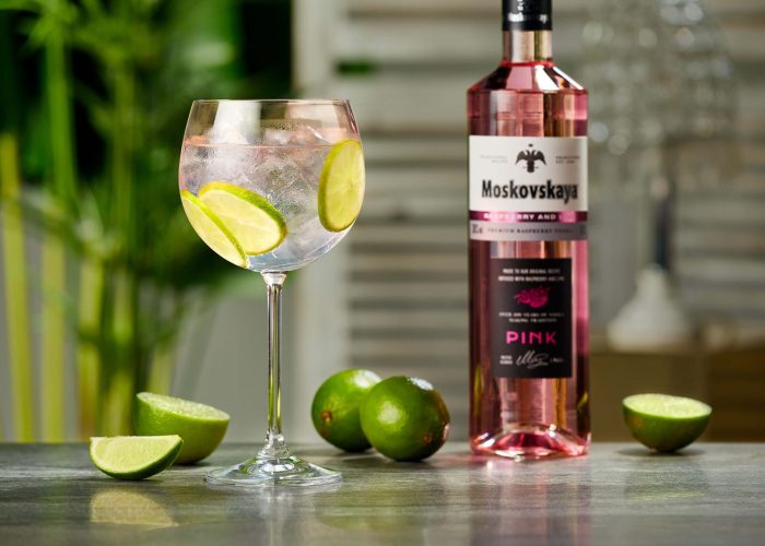 La firma Moskovskaya elige España para lanzar su primer vodka rosa a nivel mundial