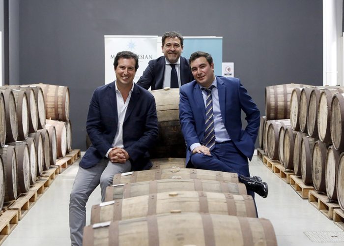 Varma y Destilería Santa Cruz firman una alianza para consolidar su presencia en el Archipiélago