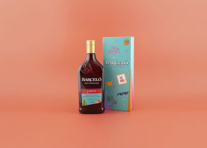 Dedica una botella de Ron Barceló a quien tú quieras esta Navidad